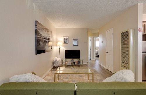 Raisin Apartamento | Fresno Apartment w/ Shared Grill & Dining Area