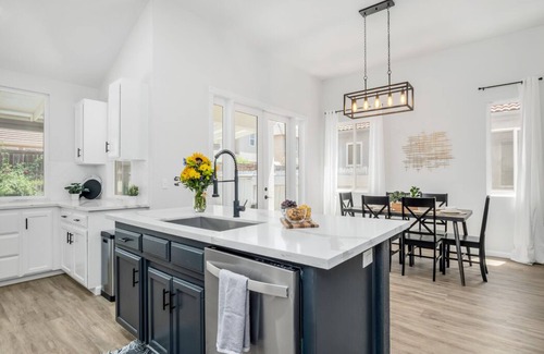 Fresno Casa | Fresno House , Pool , BBQ , Firepit , Garage , 3BD/2BTH