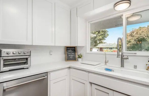 Raisin Casa | Fresno House, Sleep No. Beds, BBQ, Fire Pit, 4 Bed: 2 Bath