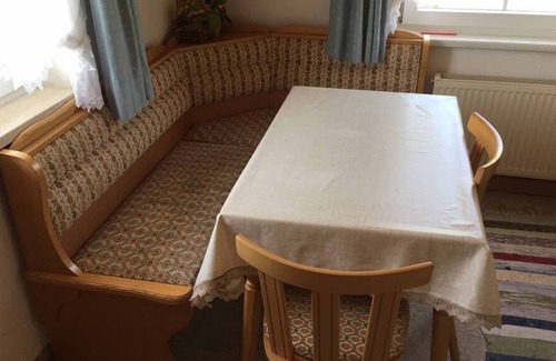 Untergriesbach Apartamento | Apartamento espacioso y acogedor con espacio adicional y cama con dosel