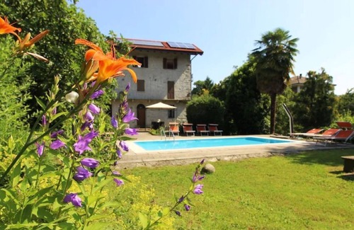 Vacciago Apartamento | Frey apt. 1 + Frey apt. 2 at Lake Orta with garden and pool