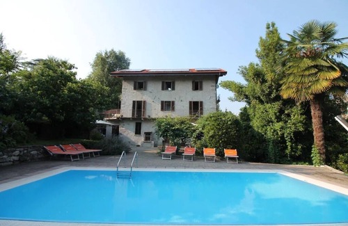 Vacciago Apartamento | Frey apt. 1 + Frey apt. 2 at Lake Orta with garden and pool