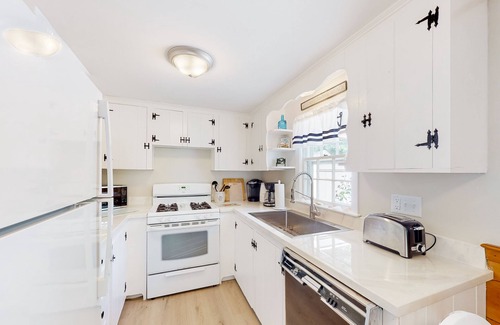 South Dennis Cabaña | Freydis Glen | Dog-friendly cottage in South Dennis with firepit - walk to bay