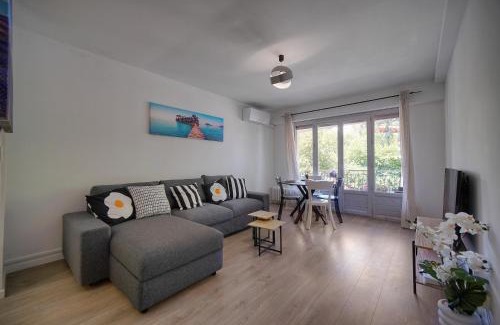 Riou - Petit Juas - Av de Grasse Apartamento | FRGK "Stanislas 2BR AC"