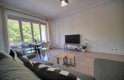 Riou - Petit Juas - Av de Grasse Apartamento | FRGK "Stanislas 2BR AC"