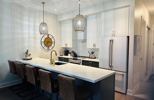 Innisfil Casa | Friday Harbour Prime Location - Luxurious Lakeside Escape