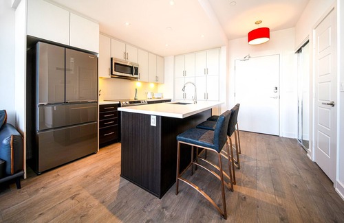 Innisfil Condominio | Friday Harbour Retreat with Courtyard Pool