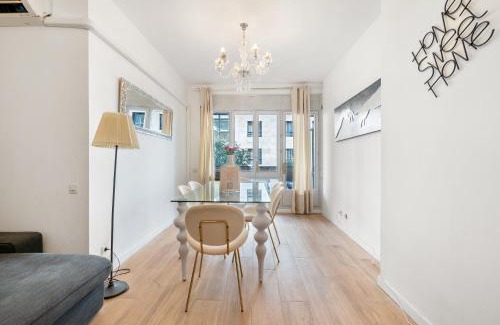 Esquerra de l'Eixample Apartamento | Fridays Flats Spacious 4br Family Retreat