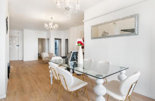 Esquerra de l'Eixample Apartamento | Fridays Flats Spacious 4br Family Retreat