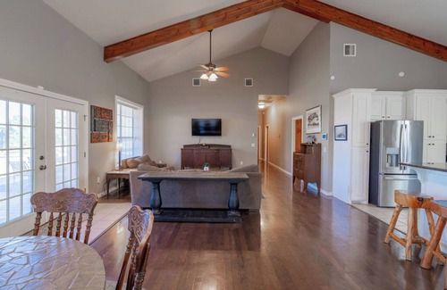 Calera Casa | Friede's Hideaway - The perfect retreat with a private pond, hot tub & much more
