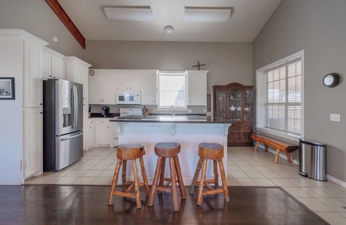 Calera Casa | Friede's Hideaway - The perfect retreat with a private pond, hot tub & much more