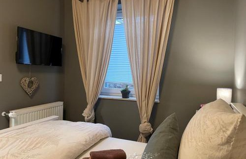 Dersdorf Apartamento | Friendly Home - Einzelappartement "Pure" Köln Bonn Phantasialand