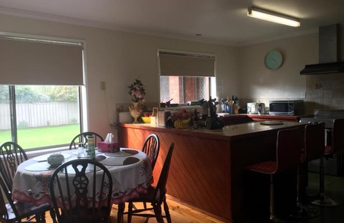 Portland Cama Y Desayuno | Friendly Home in Portland Victoria