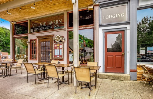 Hammondsport Casa | Friendly Inn with Full Kitchens, City View, and WiFi - Close to Keuka Lake!