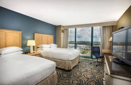 Brush - Stewarts Complejo | Friends and Family Daytona Getaway! FOUR Units! 2 Onsite Pools & Spa, Parking