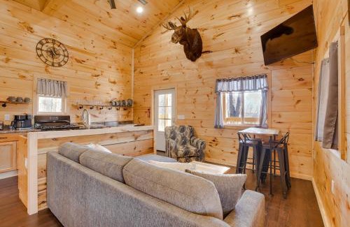East Fultonham Casa | Friends and Family Rental Cabin with Hot Tub!
