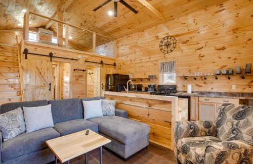 East Fultonham Casa | Friends and Family Rental Cabin with Hot Tub!