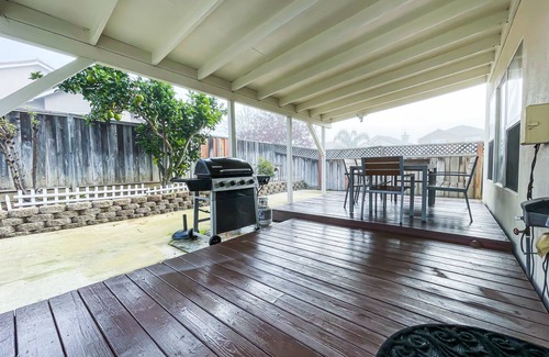 Salinas Casa | Friends, Family & Dog Stay in Monterey Peninsula with AC & Grill