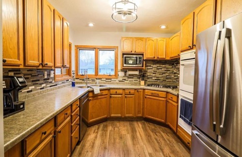 Lake City Casa | Friends & Family Getaway- Sauna, Fireplaces, Firepit
