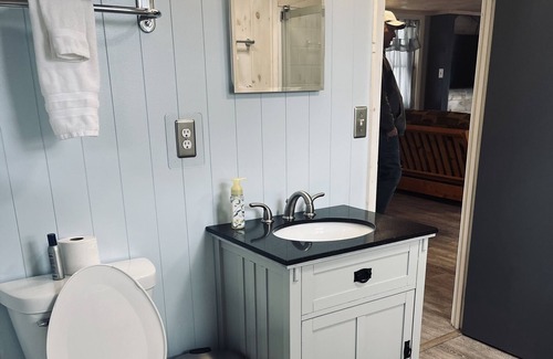 Baldwin Apartamento | Friends & Family…..great location in downtown Baldwin