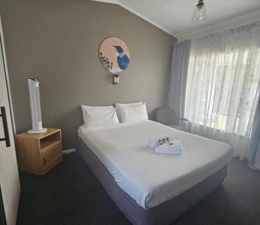 Hastings Hotel | Frimley Lodge Motel - with Airport Shuttle service- Best Location in Town