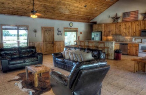 Leakey Otro | Frio Pecan Farm House 31
