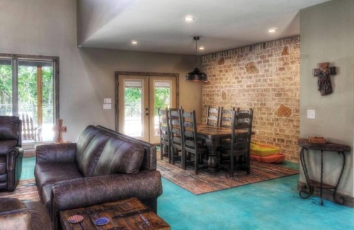 Leakey Otro | Frio Pecan Farm House 37