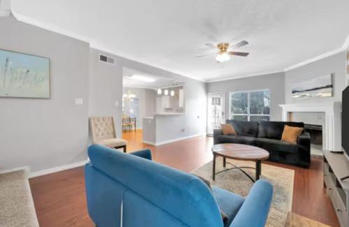 Frisco Casa | Frisco Castle 3BR, Garage Parking, Gated Backyard