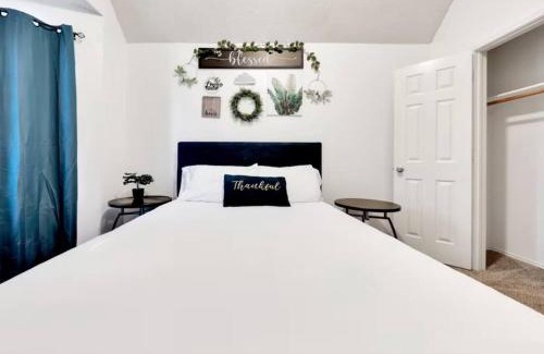Frisco Casa | Frisco Castle 3BR, Garage Parking, Gated Backyard