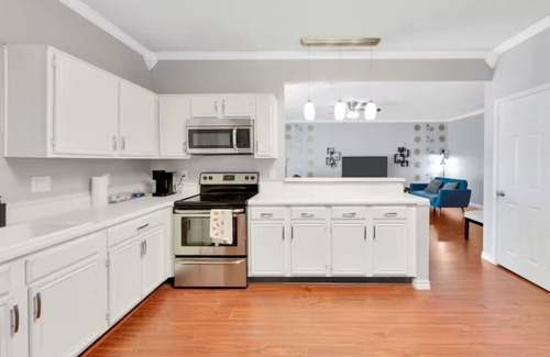 Frisco Apartamento | Frisco Castle | 3BR, GarageParking, Gated Backyard
