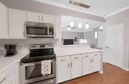Frisco Apartamento | Frisco Castle | 3BR, GarageParking, Gated Backyard