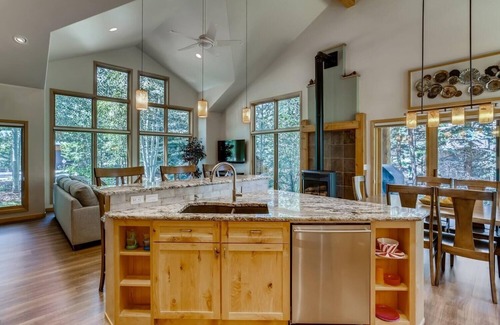 The Reserve Cabina | Frisco Cedar 225 4 Bedroom Home by RedAwning