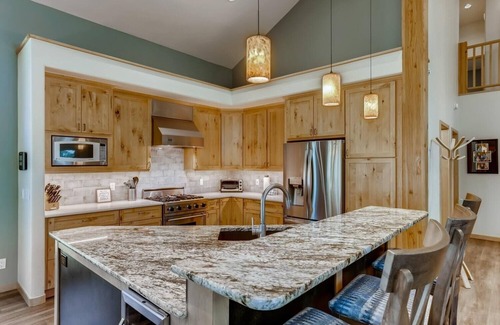 The Reserve Cabina | Frisco Cedar 225 4 Bedroom Home by RedAwning