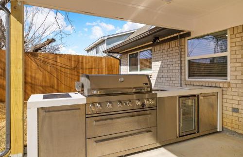 Frisco Casa | Frisco Getaway Hometel w the Spa and Outdoor Kitchen