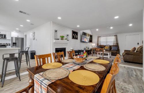 Frisco Casa | Frisco Getaway Hometel w the Spa and Outdoor Kitchen