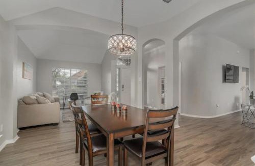 Frisco Casa | Frisco Spacious & Cozy Bling Home by Aya