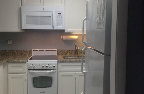 Crescent Beach Condominio | DESDE $ 483 / WK, MEJOR PRECIO AL MAR, 10 pasos a la playa tranquila,