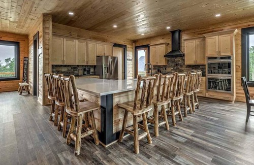 Talking Rock Cabina | From Salt Life to Mountain Life - Mountain Views | Pet Friendly | Hot Tub | Game Room