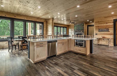 Talking Rock Cabina | From Salt Life to Mountain Life - Mountain Views | Pet Friendly | Hot Tub | Game Room