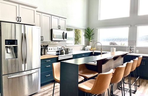 Loon Lake Casa | From Sunrise to Sunset - Escape to Loon Lake, Brand-New Stunning Home. Sleeps 12