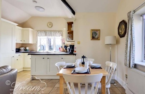 Dorchester Cabaña | Frome Lodge House
