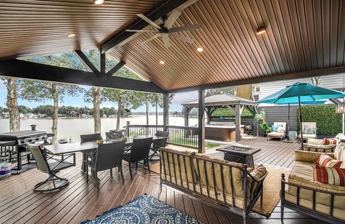 Koontz Lake Casa | Front Lake home with 4 bedrooms and 3.5 baths in Koontz Lake