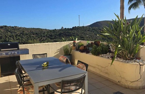 San Roque Apartamento | Front line golf San Roque old course apartment. Family and pet friendly