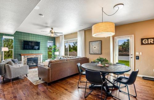 Flying Horse Casa | Front Range Wonder