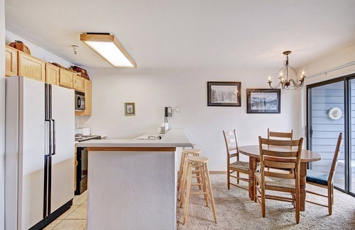 Historic District Condominio | Front-row Access To Historic Breck 2br 1.5ba Sleeps 8 2 Bedroom Condo by RedAwning