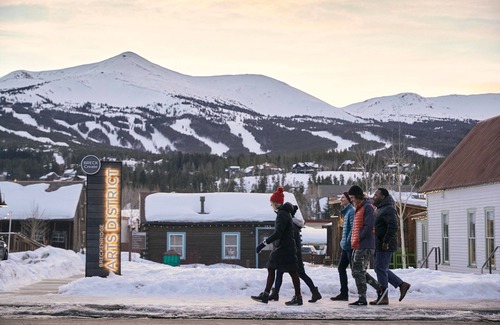 Historic District Condominio | Front-row Access To Historic Breck 2br 1.5ba Sleeps 8 2 Bedroom Condo by RedAwning