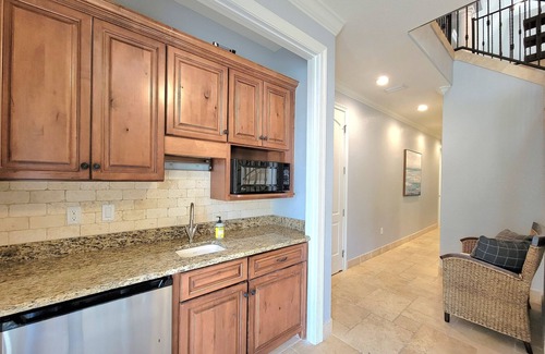 Avalon Beach Estates Casa | Front Row Beach House 6BR/5.5 bath private pool and private beach access.