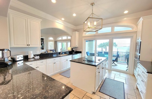 Avalon Beach Estates Casa | Front Row Beach House 6BR/5.5 bath private pool and private beach access.