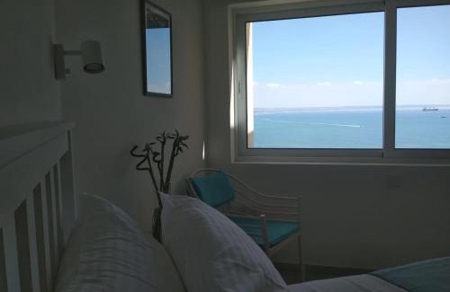Skala Apartamento | Front-Row - Skyline Retreat - Pool Access