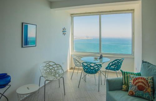 Skala Apartamento | Front-Row - Skyline Retreat - Pool Access